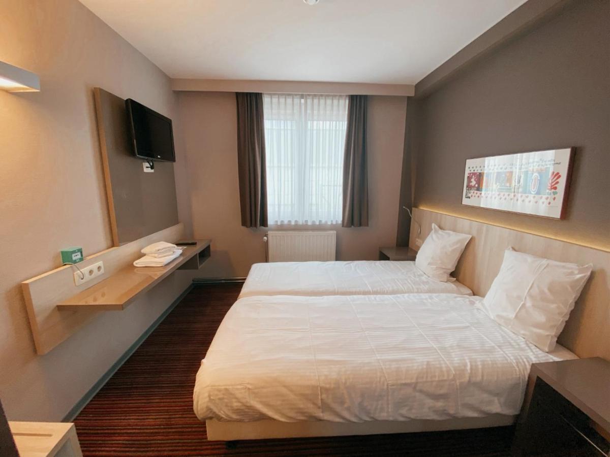 Hotel Les100Ciels Saint-Hubert Zewnętrze zdjęcie